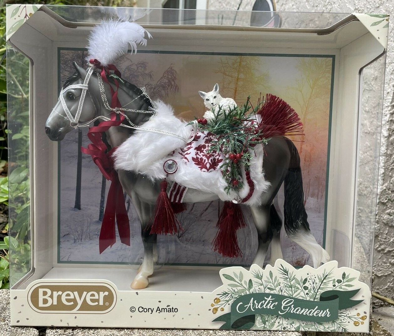 Holiday Horse 2021 - Arctic Grandeur | BreyerHorseRef
